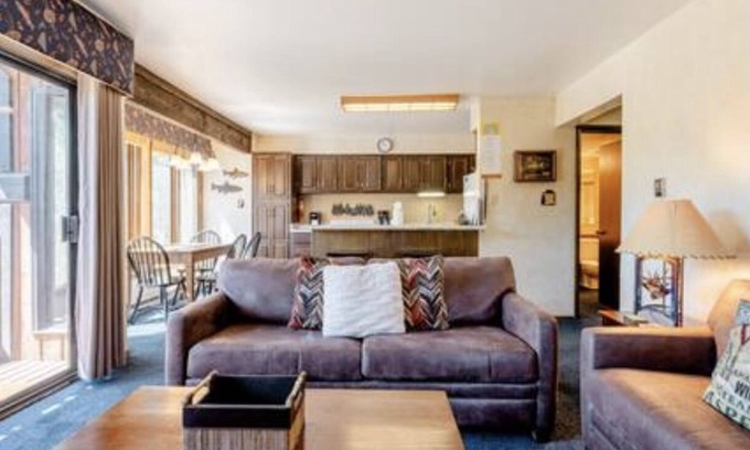 Four O'Clock Condo | Cozy condo and Convenient location! Nice and comfortable 1bed/1bath.