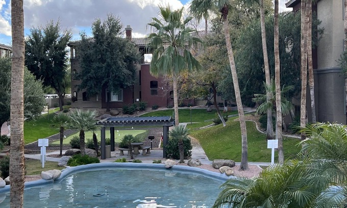 Tempe House | Cozy Condo in Resort Gated Community ! Across Papago Golf Club ! Mins to airport