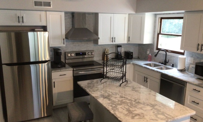 Bedford Condo | Cozy Condo in Serene Neighborhood