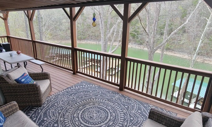 La Follette Condo | Cozy Condo just steps from the water!