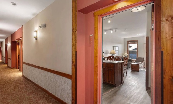 Snowshoe Condo | Cozy Condo located in the heart of Snowshoe and directly off the main ski area!