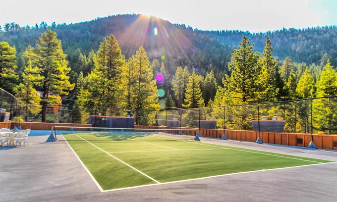 South Lake Tahoe Resort | Cozy Condo Near Lake Tahoe & Walking Distance to Heavenly Ski Lifts