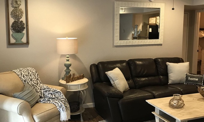 Woodlands Village Condo | Cozy Condo near NAU!