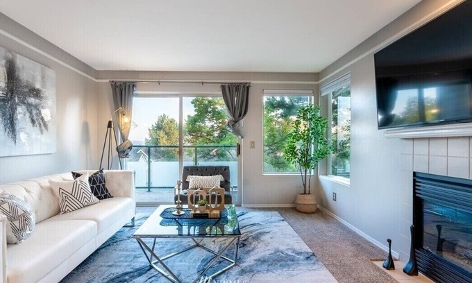 Tukwila Condo | Cozy condo near Seattle airport and shopping