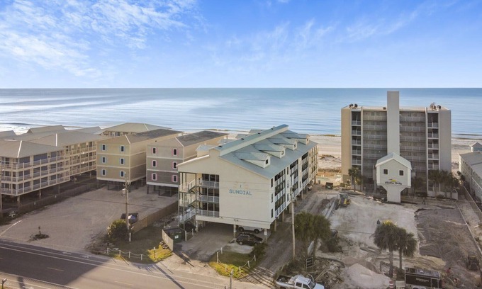 Gulf Shores Condo | Cozy condo on the white sand beach with pool
