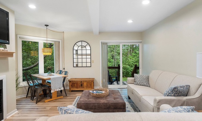 Petoskey Condo | Cozy Condo on Round Lake in Petoskey