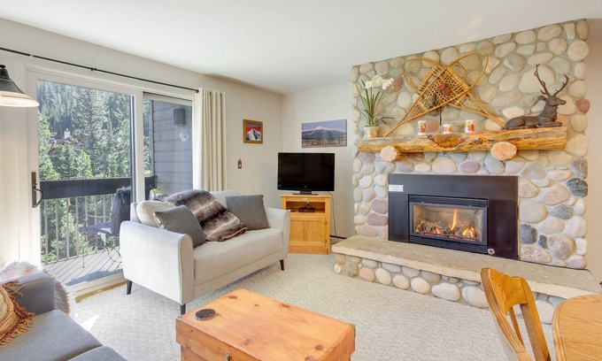 Big Sky Condo | Cozy Condo w/Balcony - Near Big Sky Resort!