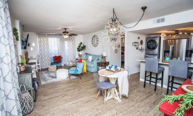 Raintree Condo | Cozy Condo W/Pool Walk to Park & View