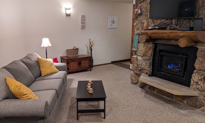Old Town Condo | Cozy Condo- Walk to WP Resort!