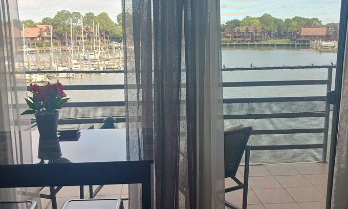 League City Condo | Cozy Condo with amazing views in the heart of League City