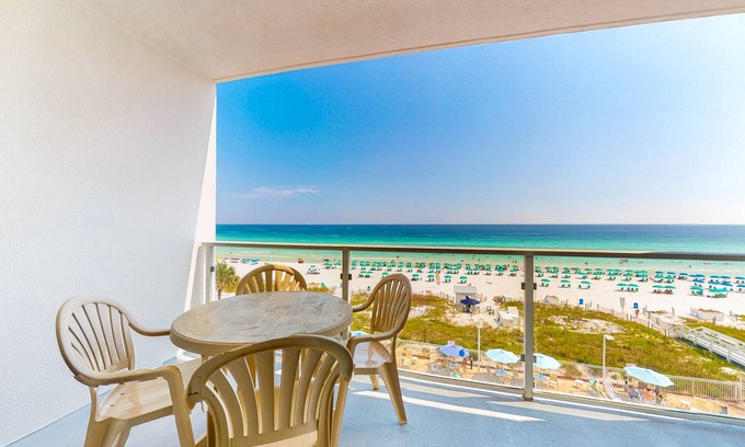 Destin Condo | Cozy condo with Gulf-front balcony & great views - near shops & dining