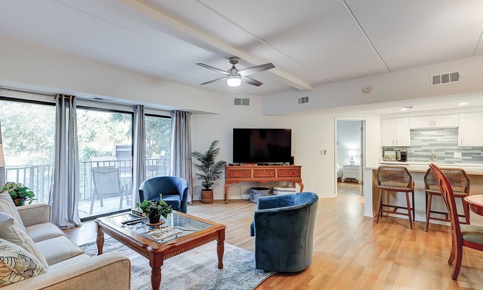 Hilton Head Island Condo | Cozy condo with tennis, pool, beach access, & private furnished balcony