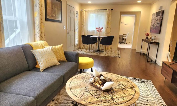 Mann Apartment | Cozy contemporary 2BR with Sofa bed in the office