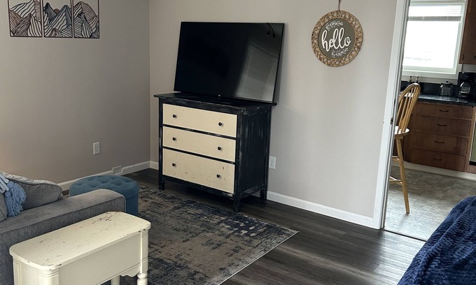 Dallas Apartment | Cozy Convenience, walking distance to nearly everything. Pet-Friendly!