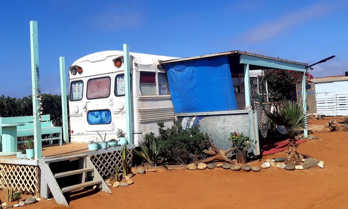 Vicente Guerrero House | Cozy converted bus located 10 min walk from the beach .