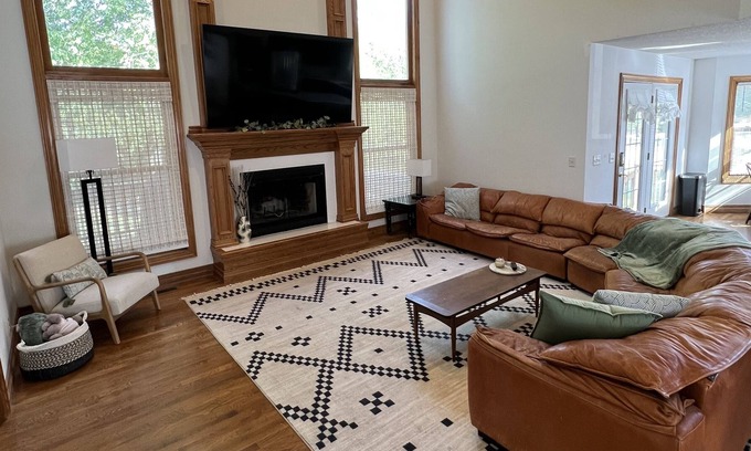 Carl Junction Cottage | Cozy Copper Oaks | Lake Views | Golf | Trails