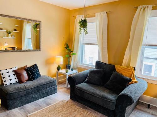 Waukegan Apartment | Cozy Corner, stylish 1bed near Navy Base!