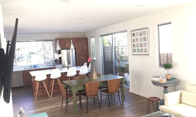 Downtown House | Cozy Costa Mesa Retreat, 2 blocks from city of Newport Beach