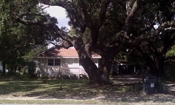Supply Cottage | Cozy Cottage 1 mile from Holden Beach and Boat Launch. Dog Friendly!