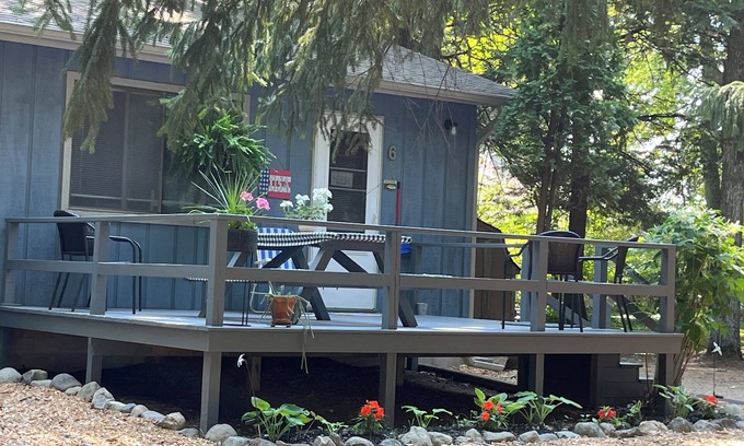 Honor Cottage | Cozy Cottage #6B at Beautiful Platte Lake Resort
