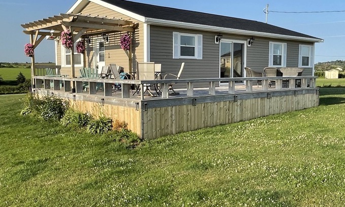 Sea View Cottage | Cozy Cottage Close to Fantastic Beach!
