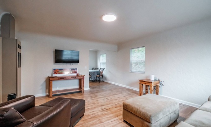Corvallis House | Cozy Cottage - Close to OSU Campus