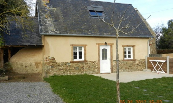 Saint-Pair-sur-Mer Cottage | Cozy Cottage for 2 Near Beach with Private Garden, Internet, and Baby Amenities