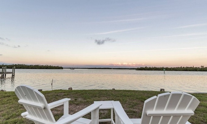 Naples Apartment | Cozy Cottage Goodland Fl.