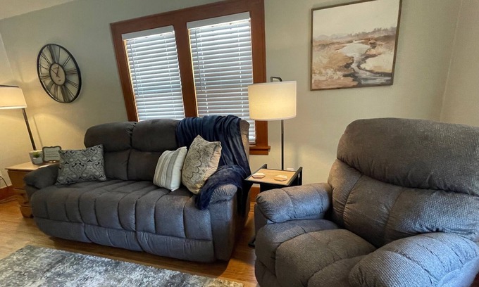 Fort Dodge House | Cozy Cottage home in a great location and neighborhood.