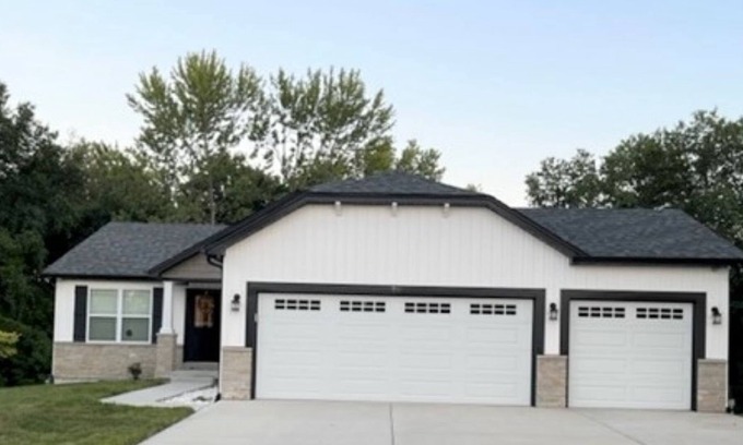 St. Charles House | Cozy Cottage Home near Old Towne Cottleville