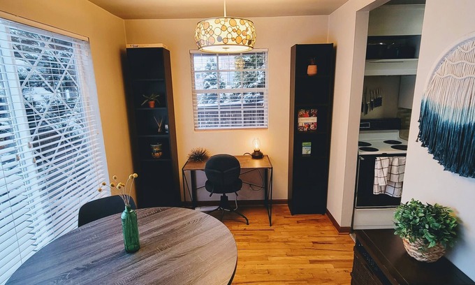 Southeast Magnolia Cottage | Cozy Cottage in a Beautiful Seattle Neighborhood