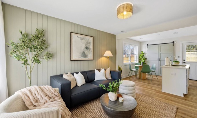 Cornelius Cottage | Cozy Cottage in Cornelius