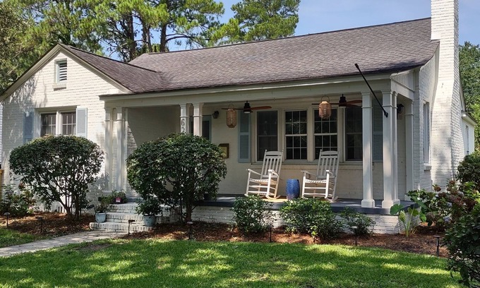 Georgetown House | Cozy Cottage in Historic Willowbank
