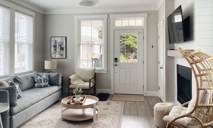 Seabrook Cottage | Cozy Cottage in Seabrook w/Private Hot Tub