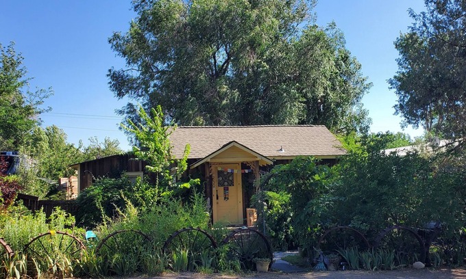 Hagerman Cottage | Cozy Cottage in the midst of Hot Springs and Waterfalls