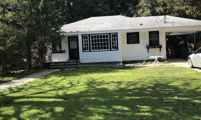 Hot Springs Cottage | Cozy cottage in the park -yet close to the action