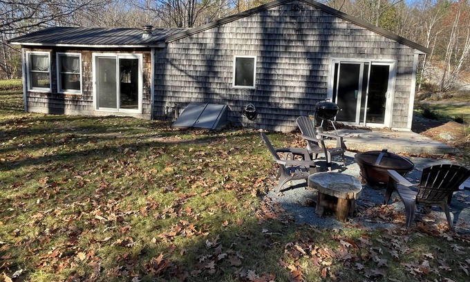 Sunapee Cottage | Cozy Cottage minutes away from Sunapee Mountain Skiing