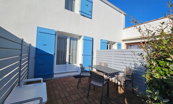 La Faute-sur-Mer House | Cozy Cottage Near Beach with Private Garden, Parking, and Pet-Friendly Option