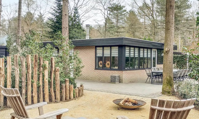 Rekem House | Cozy cottage near the forest and lake.
