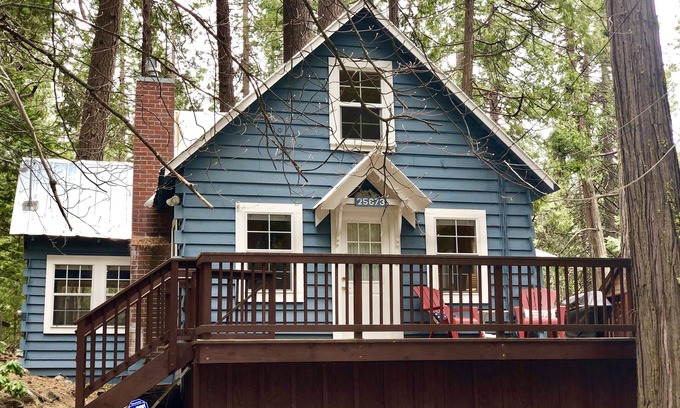 Long Barn Cabin | Cozy Cottage near Pinecrest/Dodge Ridge *WiFi*