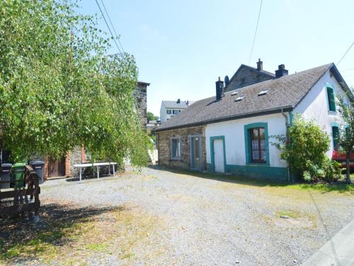 Alle House | Cozy Cottage Near River