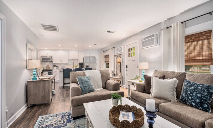 South Haven House | Cozy Cottage of South Haven: Sleeps 6