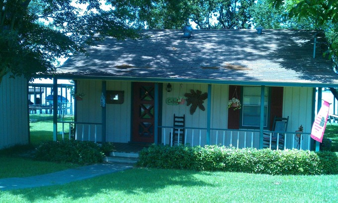 West Livingston Cottage | Cozy Cottage on Lake Livingston
