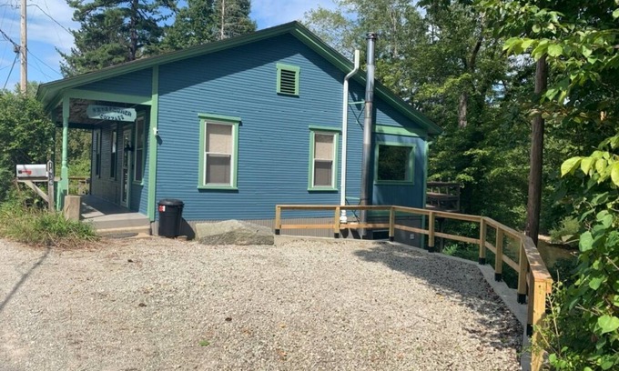 Ligonier House | Cozy Cottage overlooking beautiful Loyalhanna Creek in Historic Ligonier!