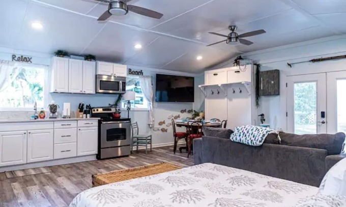 Savannah Apartment | Cozy cottage overlooking Talahi Lake in Savannah GA with a pirate ship clubhouse