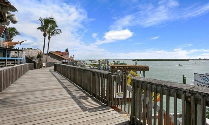 Madeira Beach Cottage | Cozy Cottage that is close to the beach and pet friendly! Work at the Beach! OB