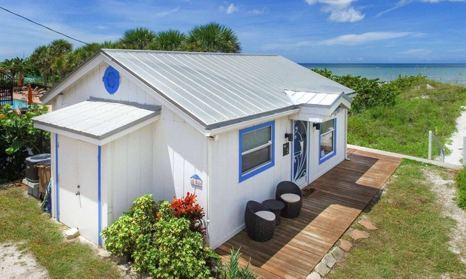 Indian Rocks Beach Cottage | Cozy Cottage on the Beach! Pets Allowed! Free Activities Included! ~ Binnie's Beachfront Bungalow