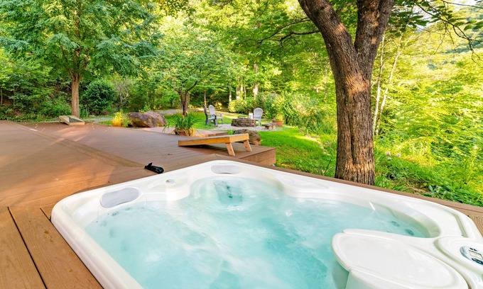 Franklin Cottage | Cozy Cottage w/Hot Tub Nestled in the Woods