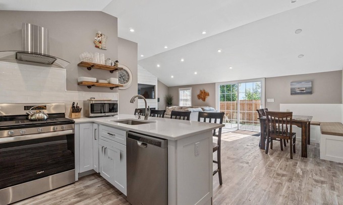 Newburgh House | Cozy cottage w/hot tub, game room & backyard. Close to West Point and Bethel.