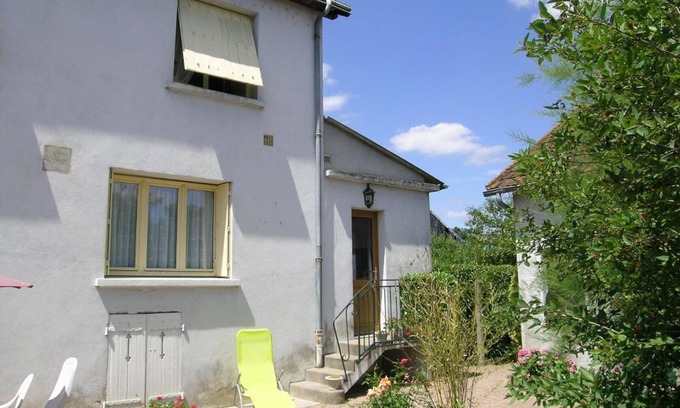 Saint-Ennemond Cottage | Cozy Cottage with Fireplace, Private Garden, and Free Tennis Access near Moulins